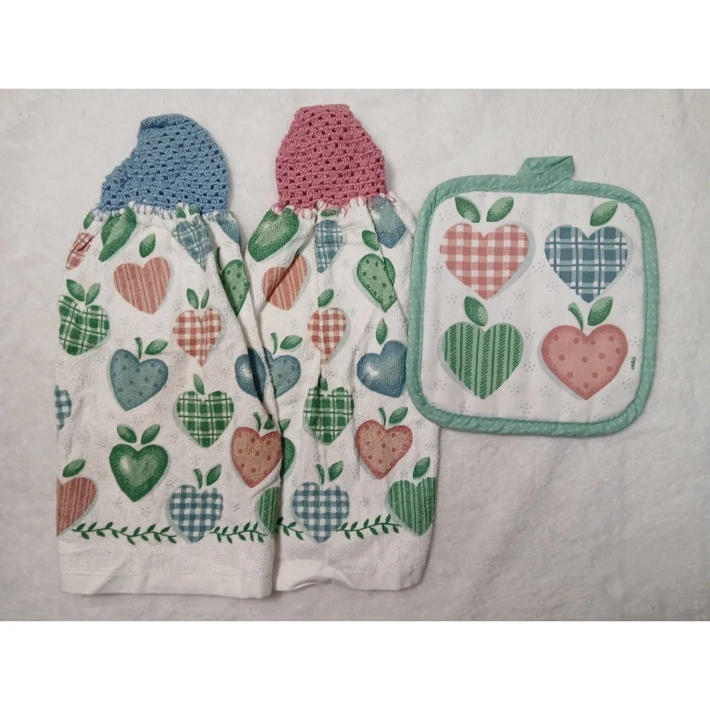 Vintage B&D Kitchenworks 3pc Set: Apple Heart Pot Holder & 2 Crochet Towels